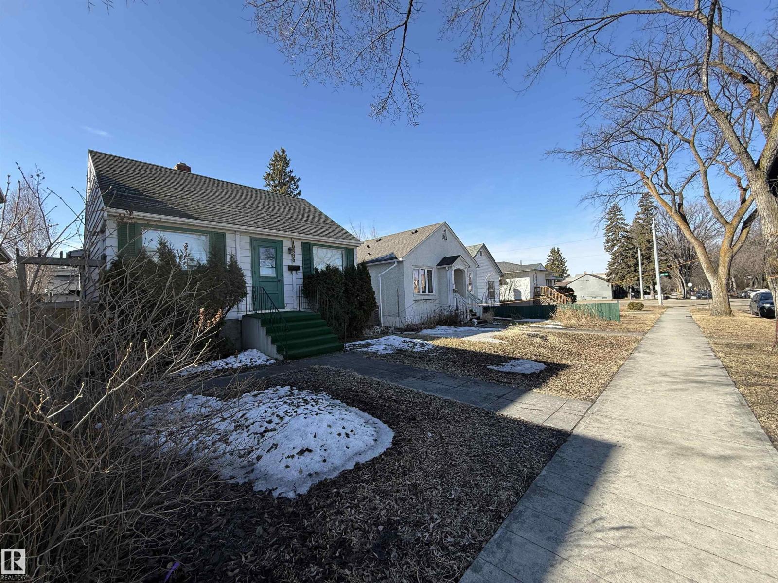 10835/39/45/49 73 AV NW