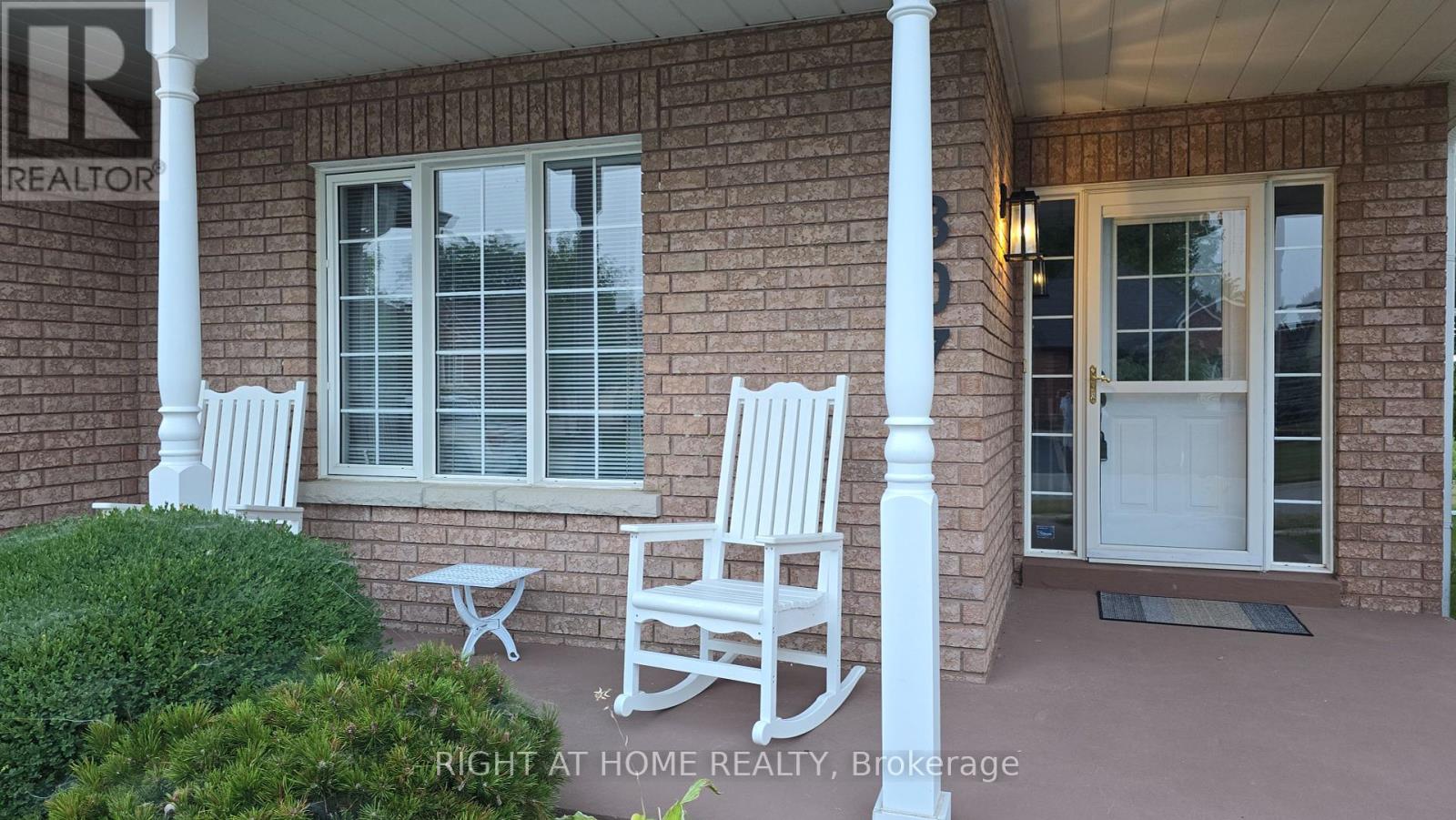 307 WATERBURY CRESCENT