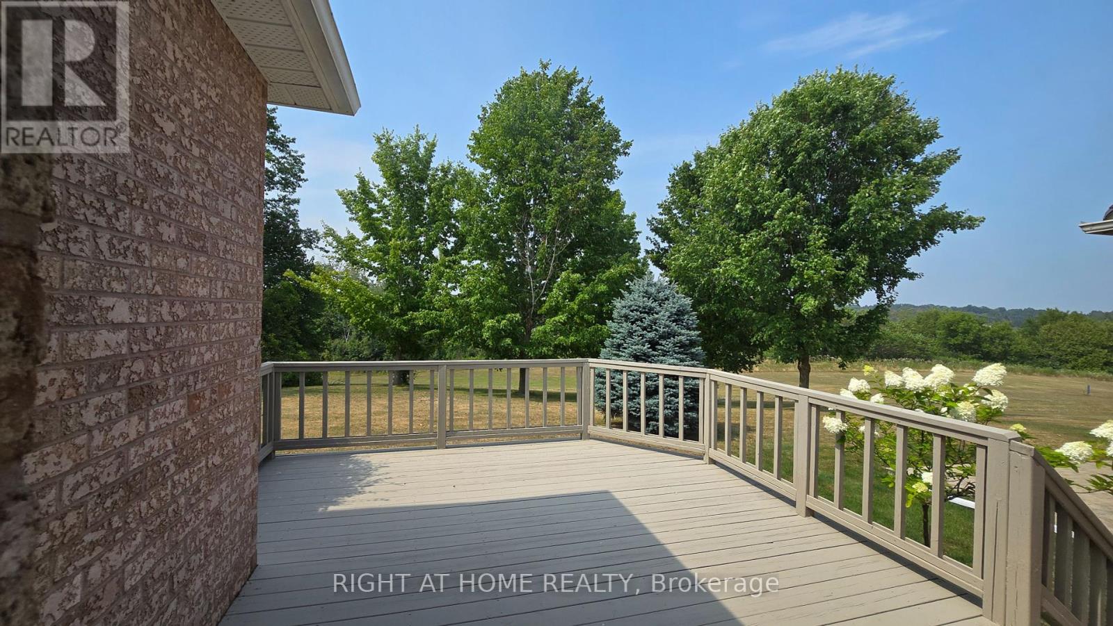 307 WATERBURY CRESCENT