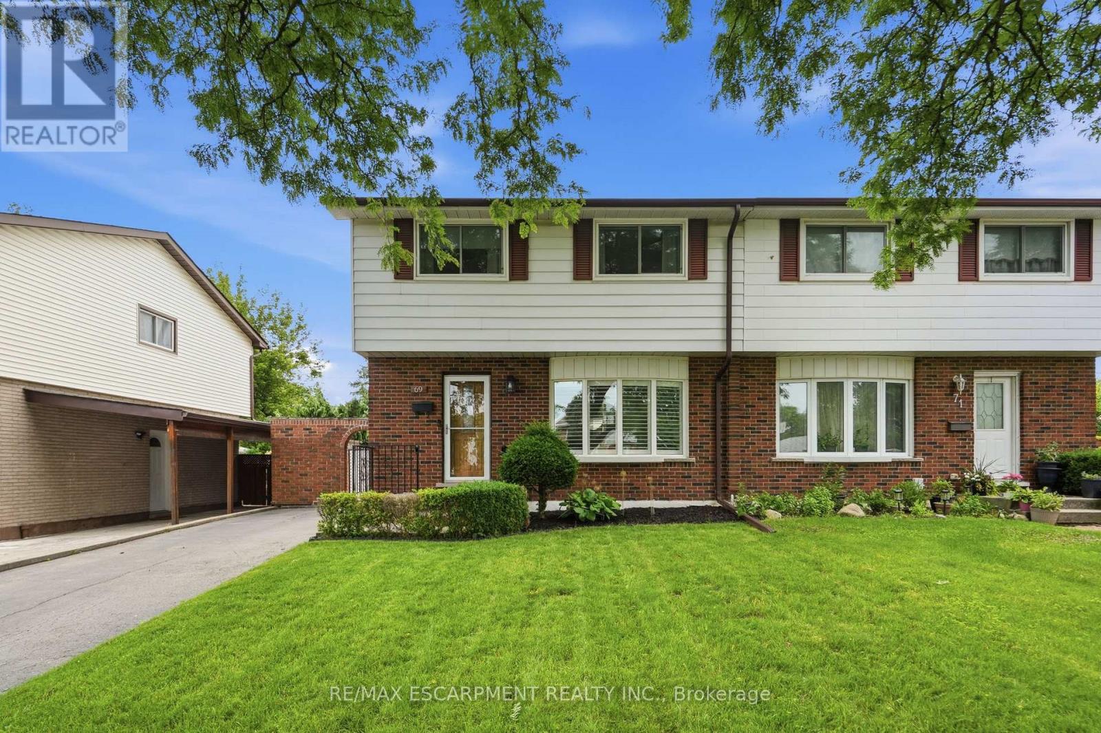 Photo 1 of 35 — 69 FAIRWAY DRIVE, Hamilton (Vincent), ON L8K5L6