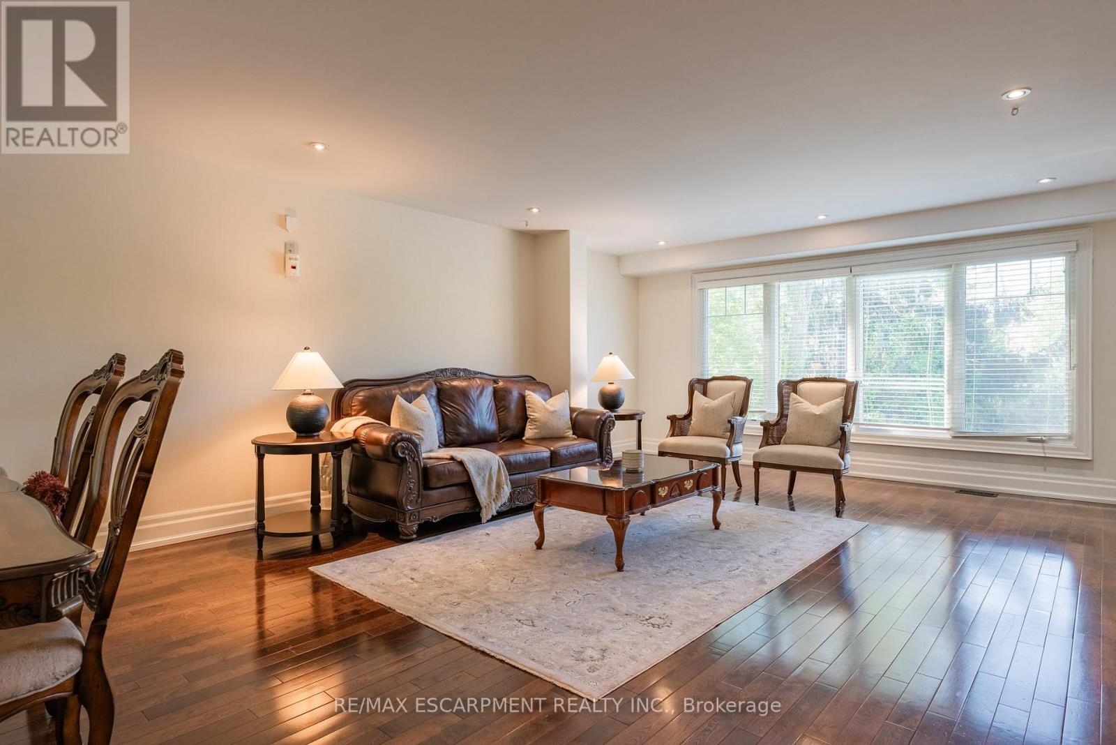 1034 LAKESHORE ROAD W