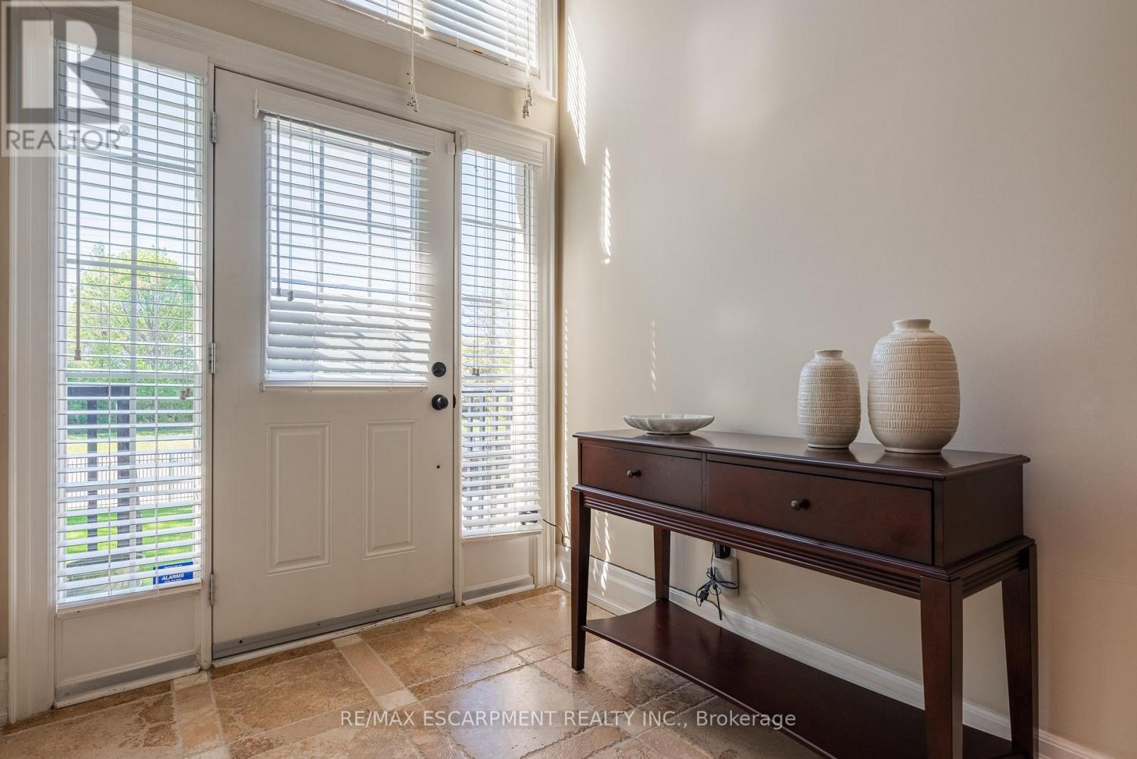 1034 LAKESHORE ROAD W