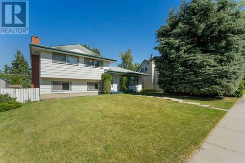 980 Canaveral Crescent SW Calgary AB T2W1N5