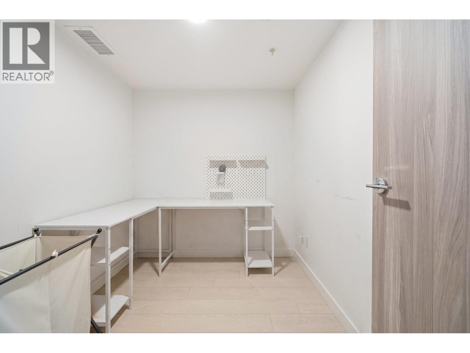 912 8800 HAZELBRIDGE WAY