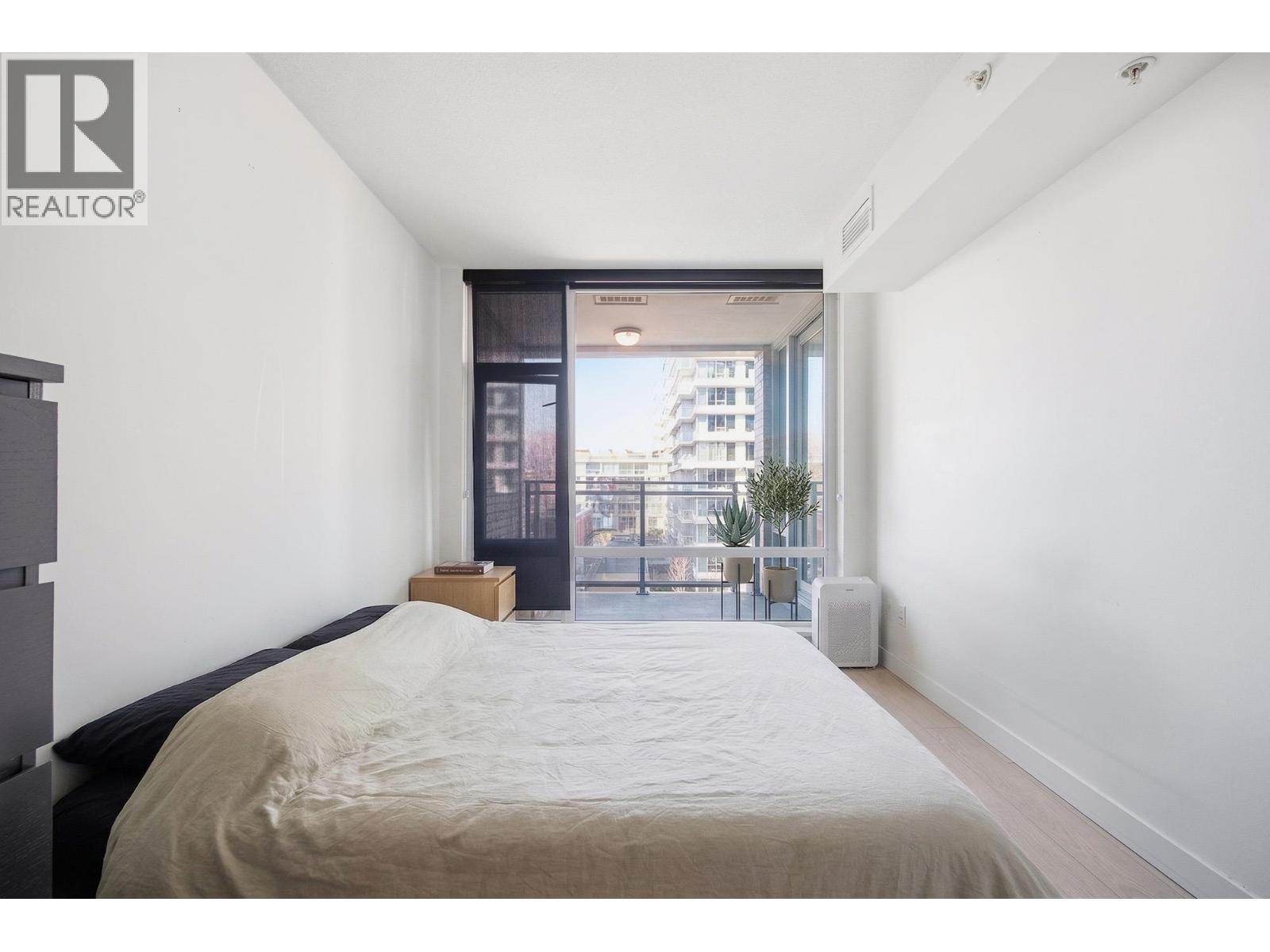 912 8800 HAZELBRIDGE WAY