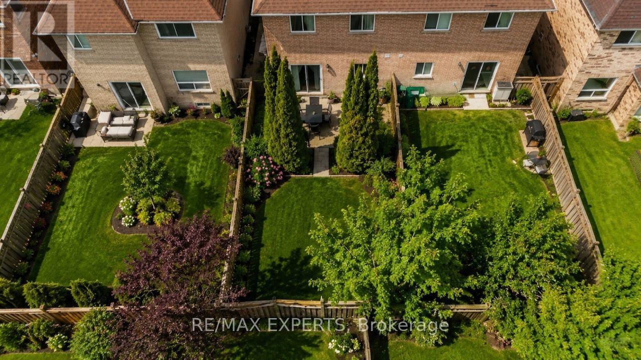Photo 1 of 50 — 62 COLONIAL CRESCENT, Richmond Hill (Oak Ridges Lake Wilcox), ON L4E3X3