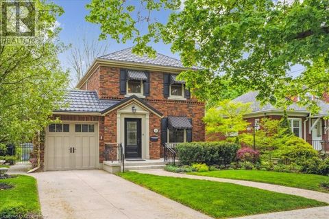 16 EARL Street Kitchener ON N2M2V4