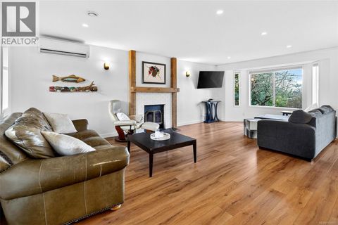 3990 Bow Rd Saanich BC V8N3B1