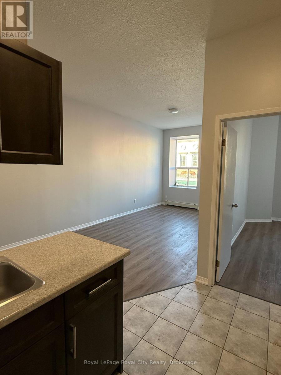 1 - 116 WYNDHAM STREET N