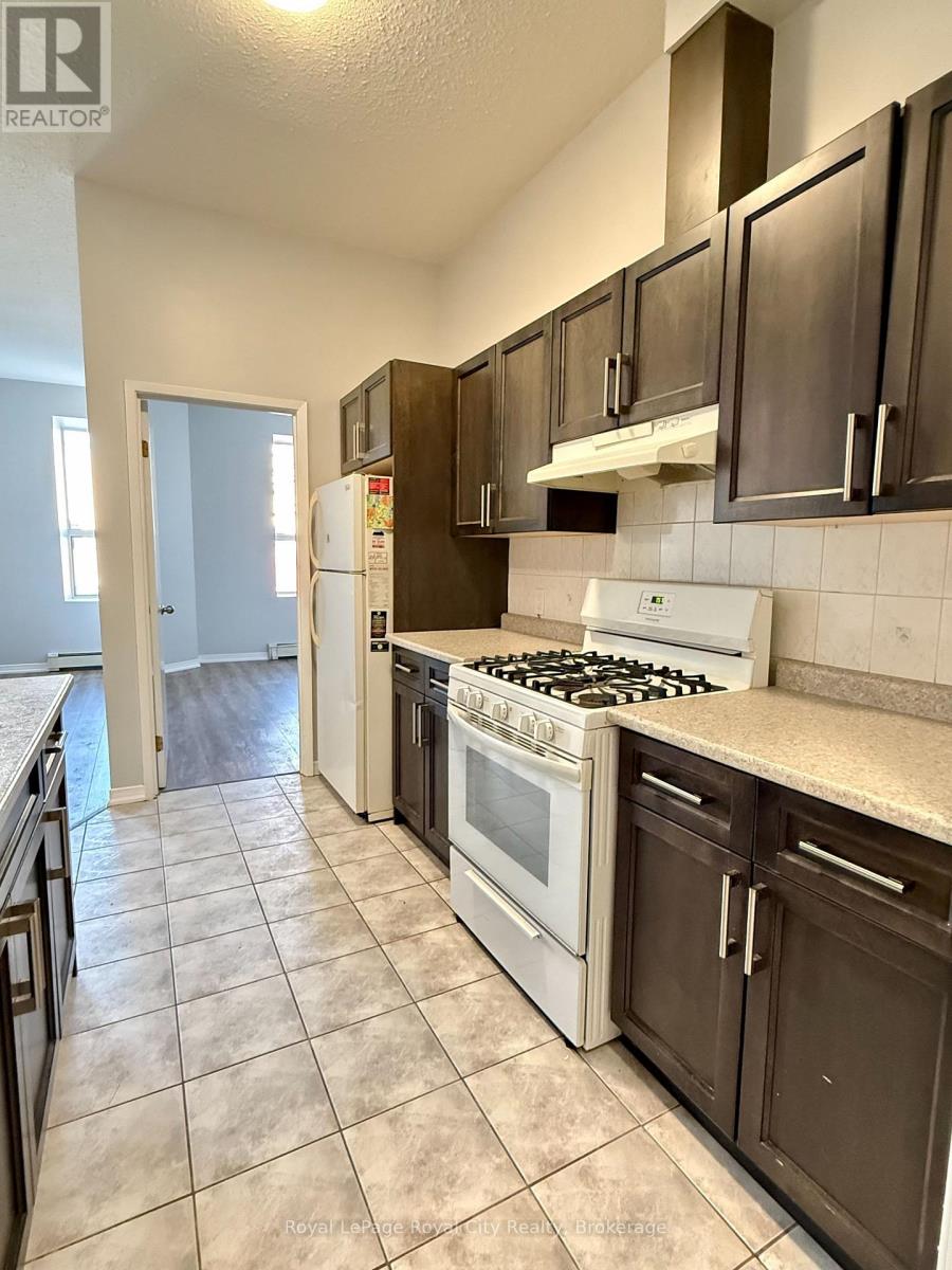 1 - 116 WYNDHAM STREET N