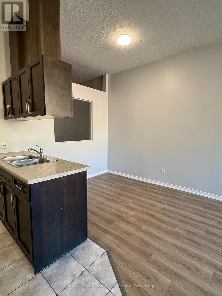 1 - 116 WYNDHAM STREET N