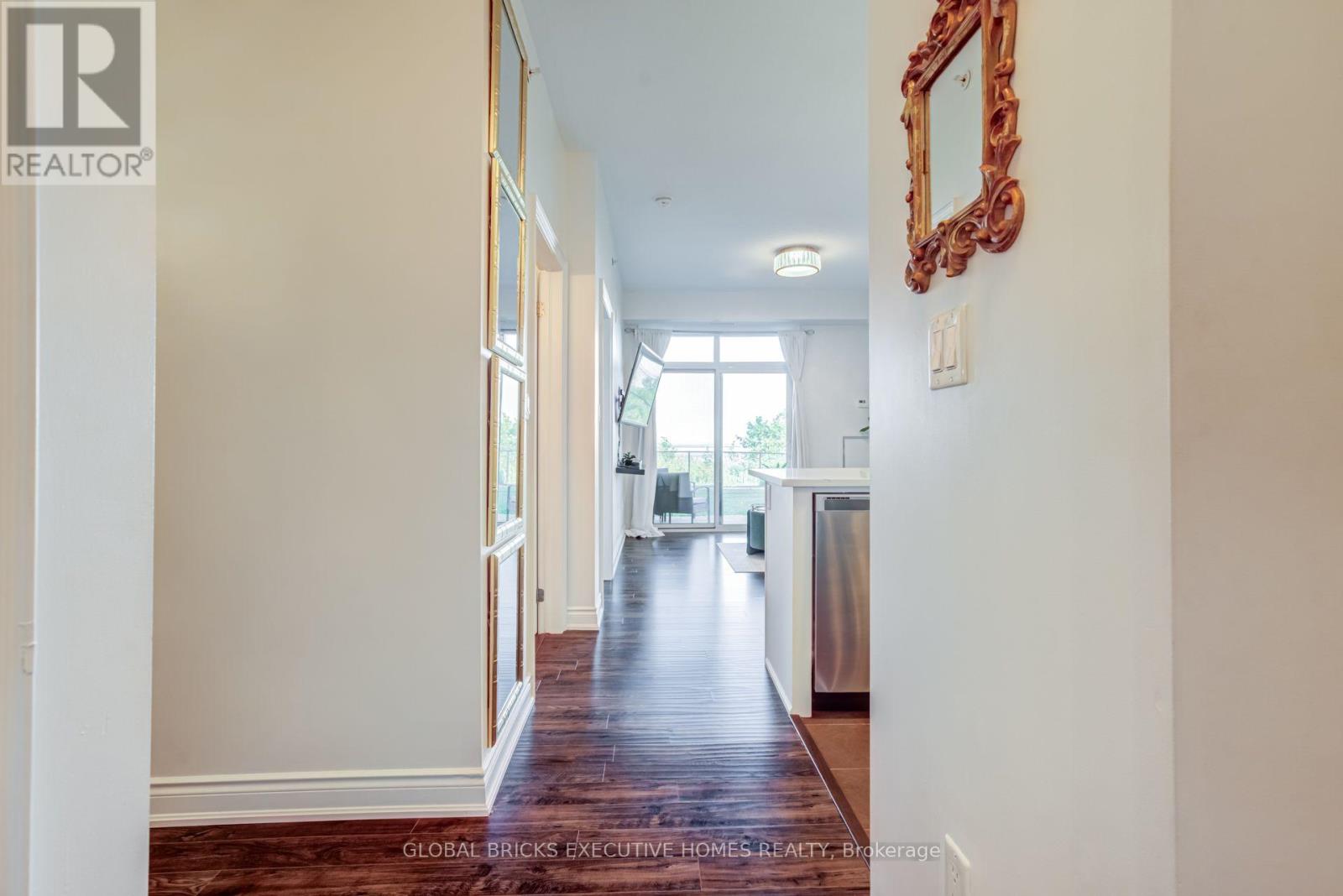 #106 - 35 SOUTHSHORE CRESCENT