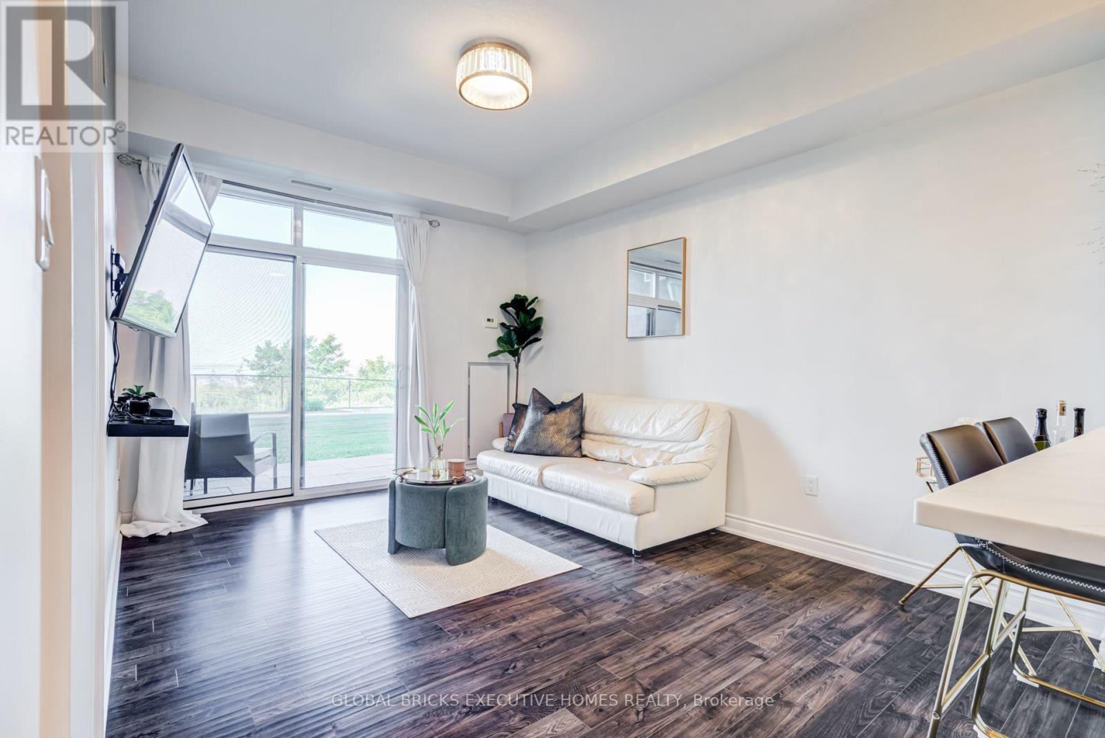 #106 - 35 SOUTHSHORE CRESCENT