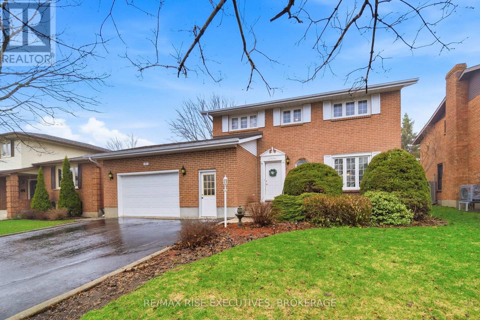 127 NICHOLSON CRESCENT