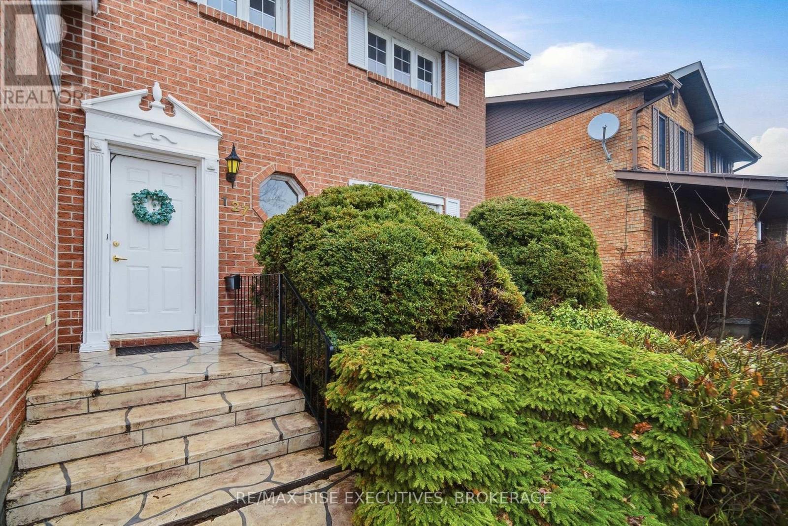 127 NICHOLSON CRESCENT