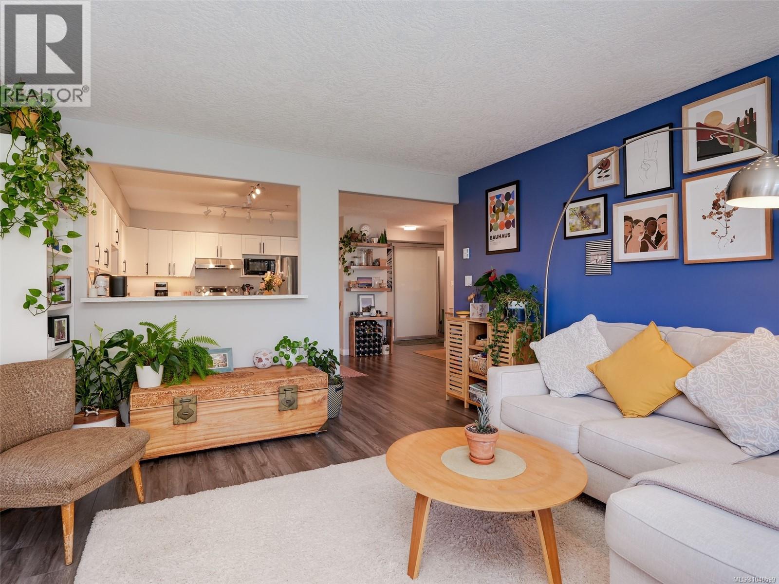 206 1258 Esquimalt Rd