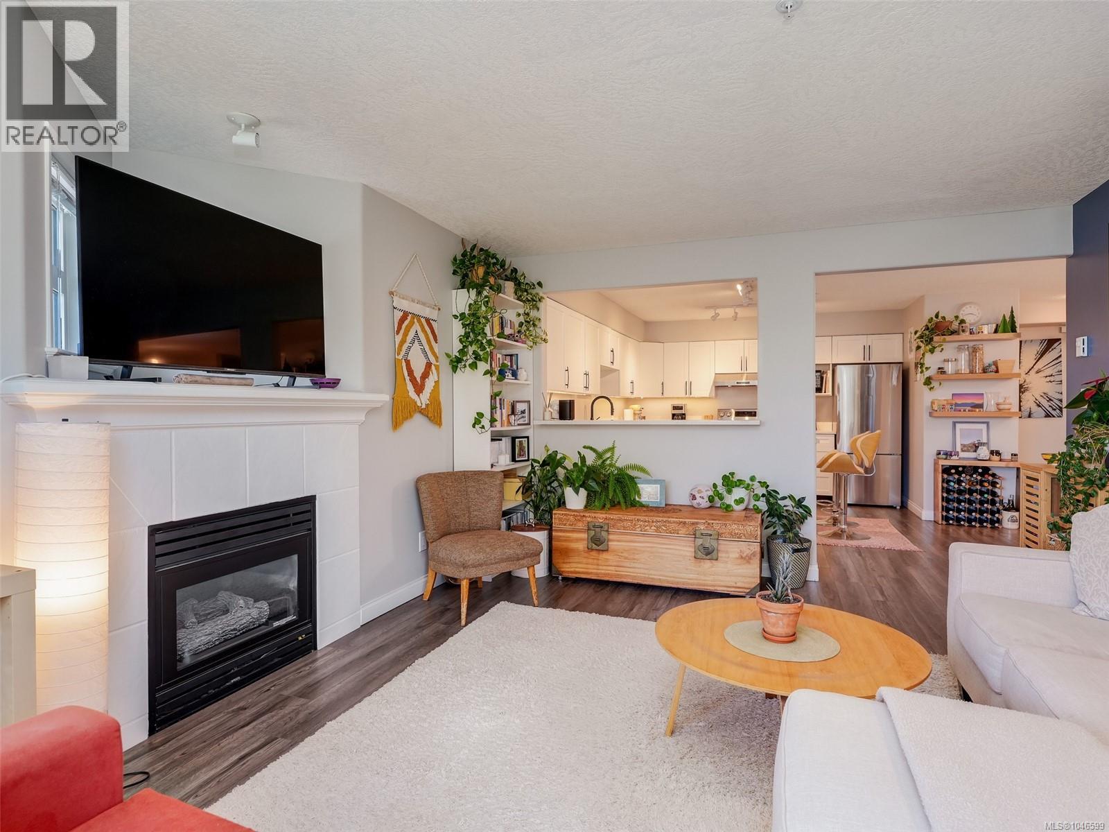 206 1258 Esquimalt Rd
