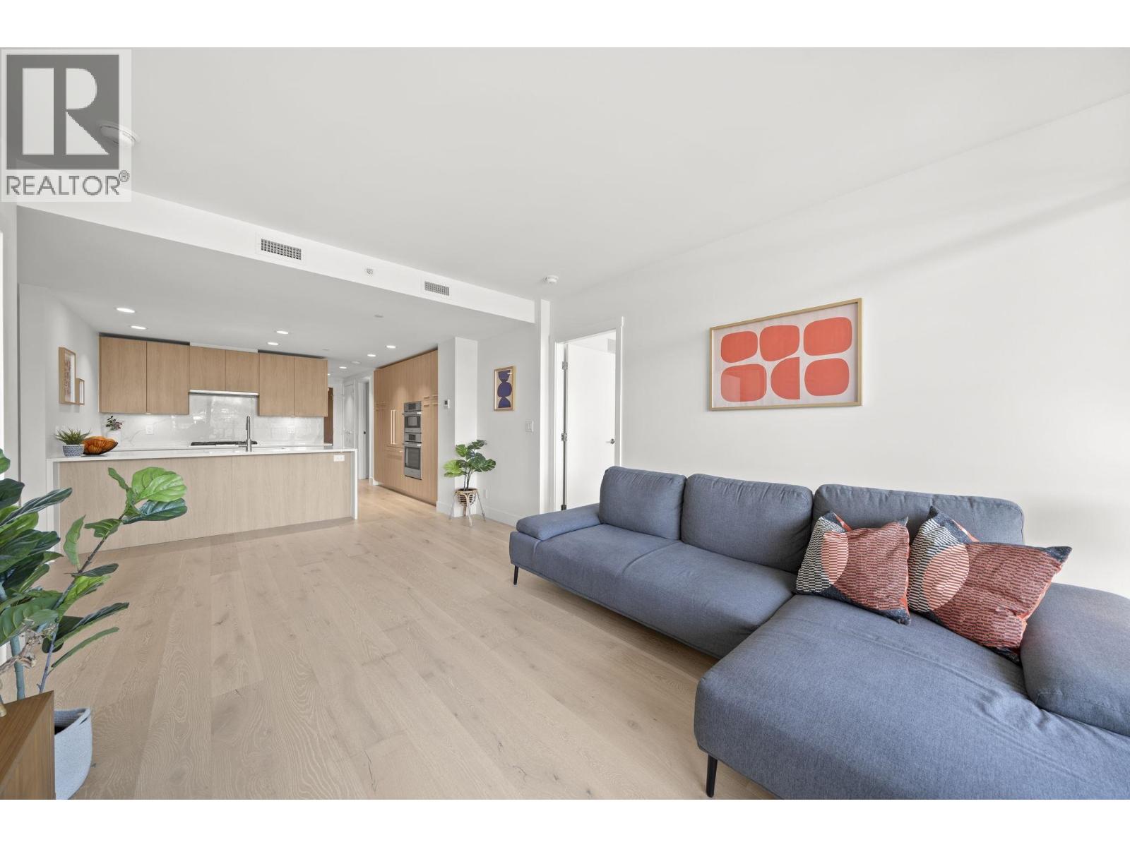 404 1210 E 27TH STREET