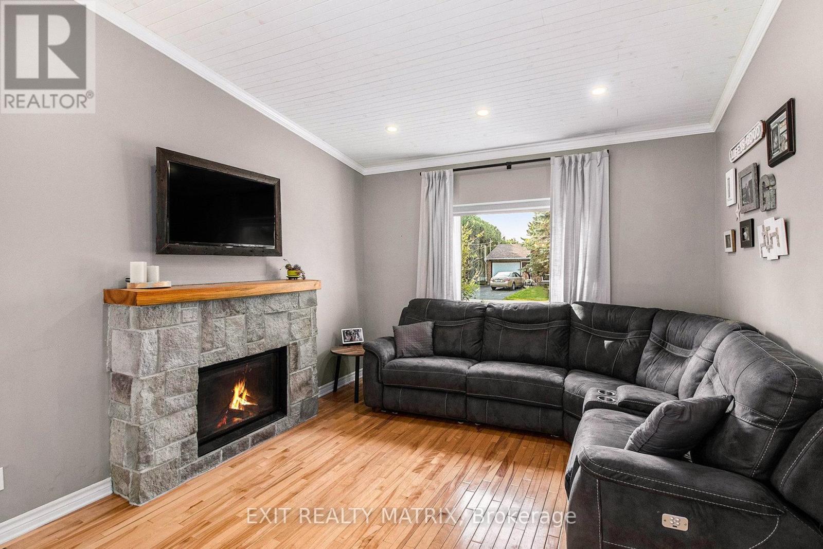 24 STE THERESE BOULEVARD