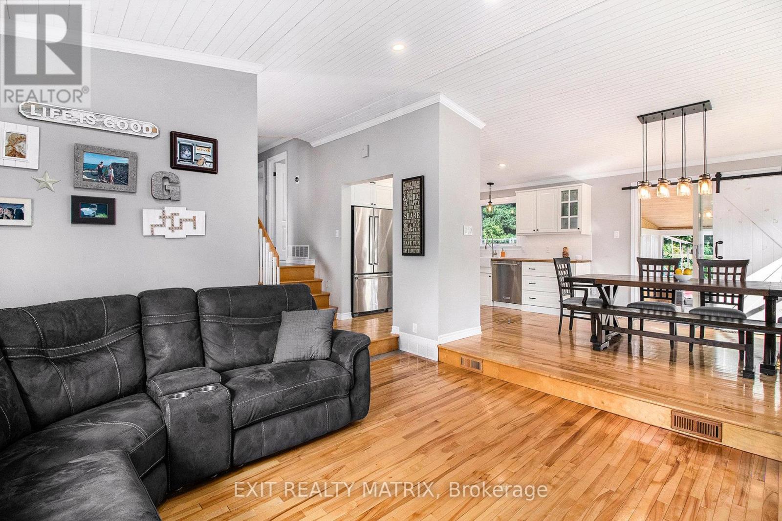 24 STE THERESE BOULEVARD