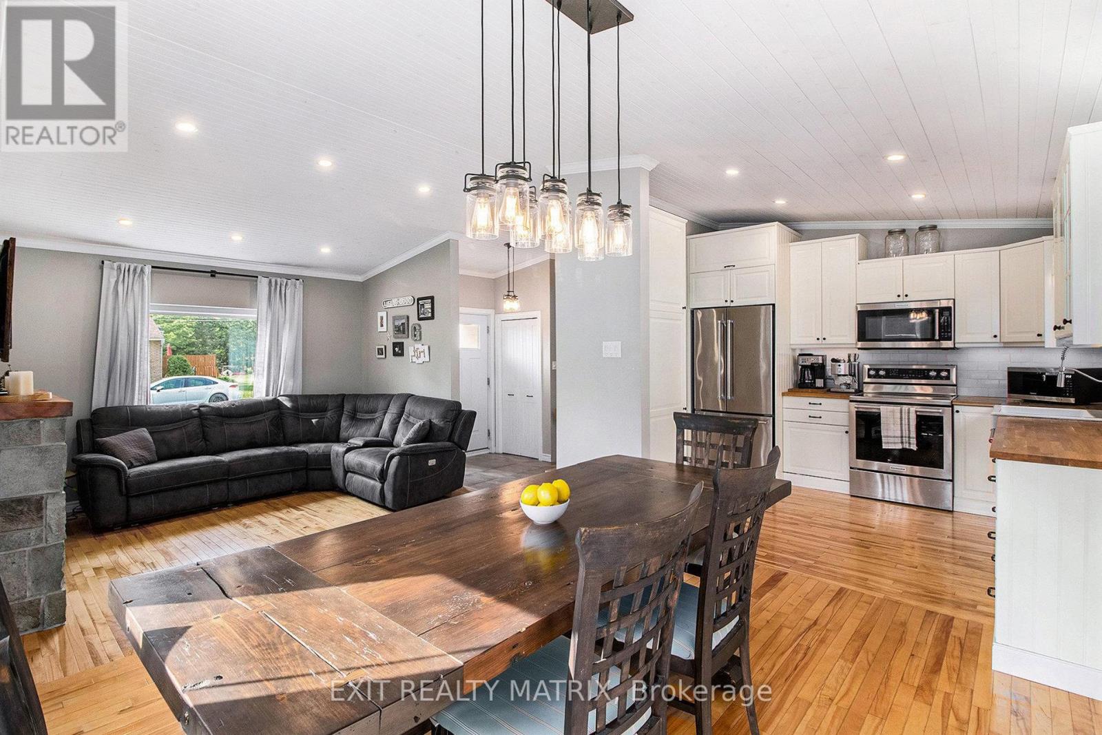 24 STE THERESE BOULEVARD