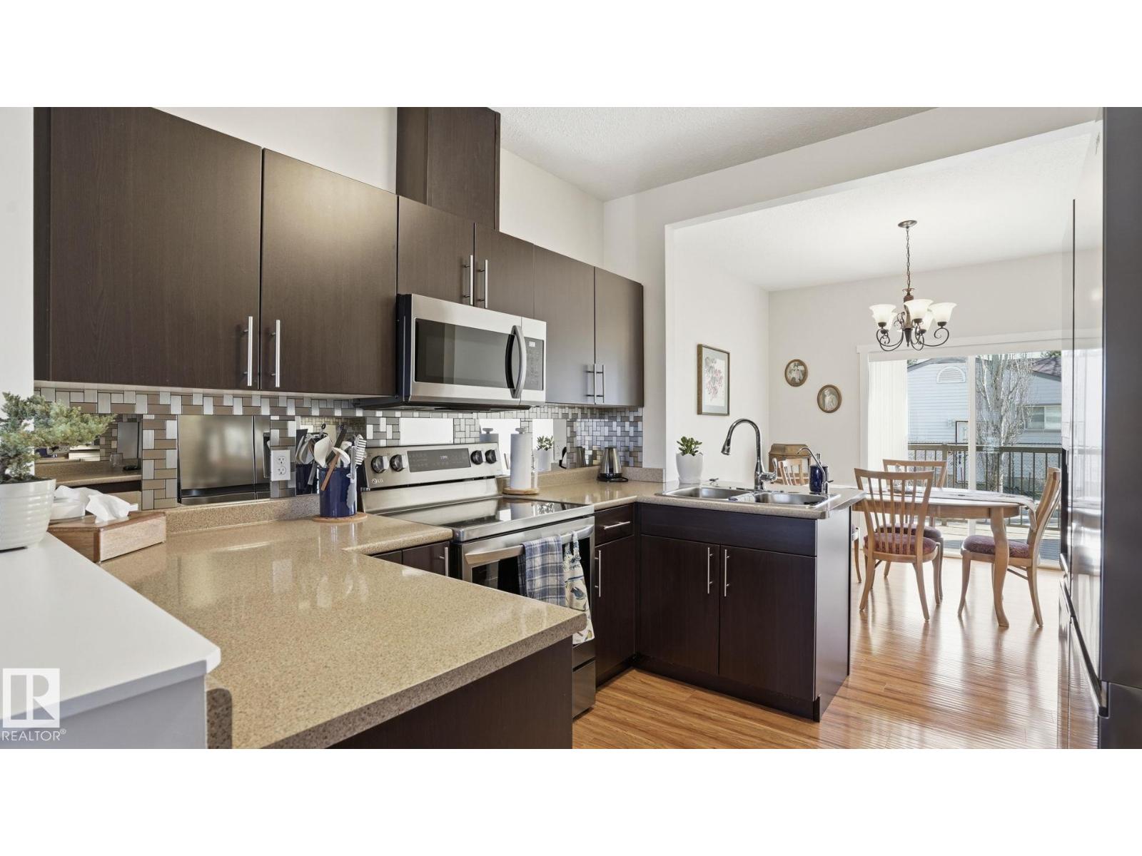#7 300 QUEEN ST