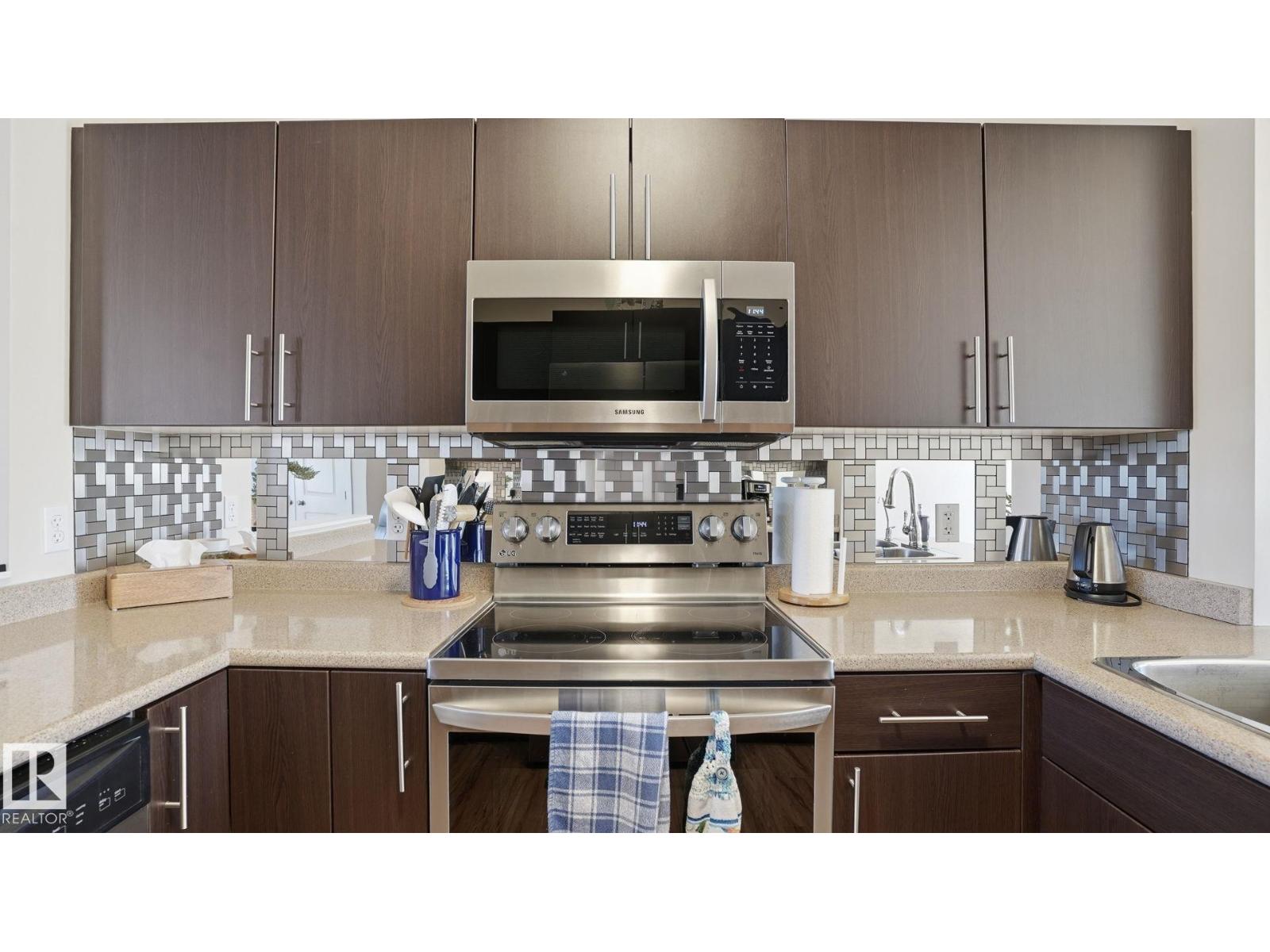 #7 300 QUEEN ST