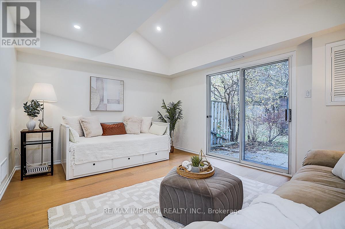 48 - 460 BRISTOL ROAD W