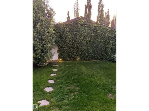 5836 204 ST NW Edmonton AB T6M2Z2