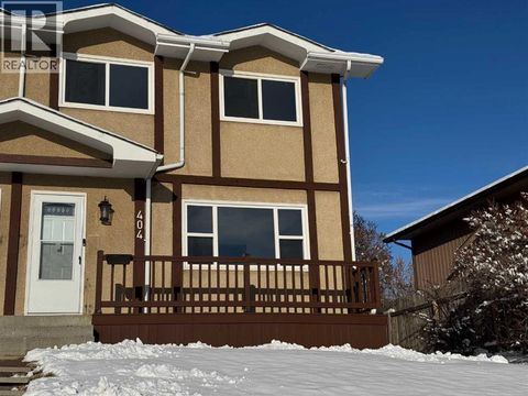 404 Pinehill Road NE Calgary AB T1Y2M6