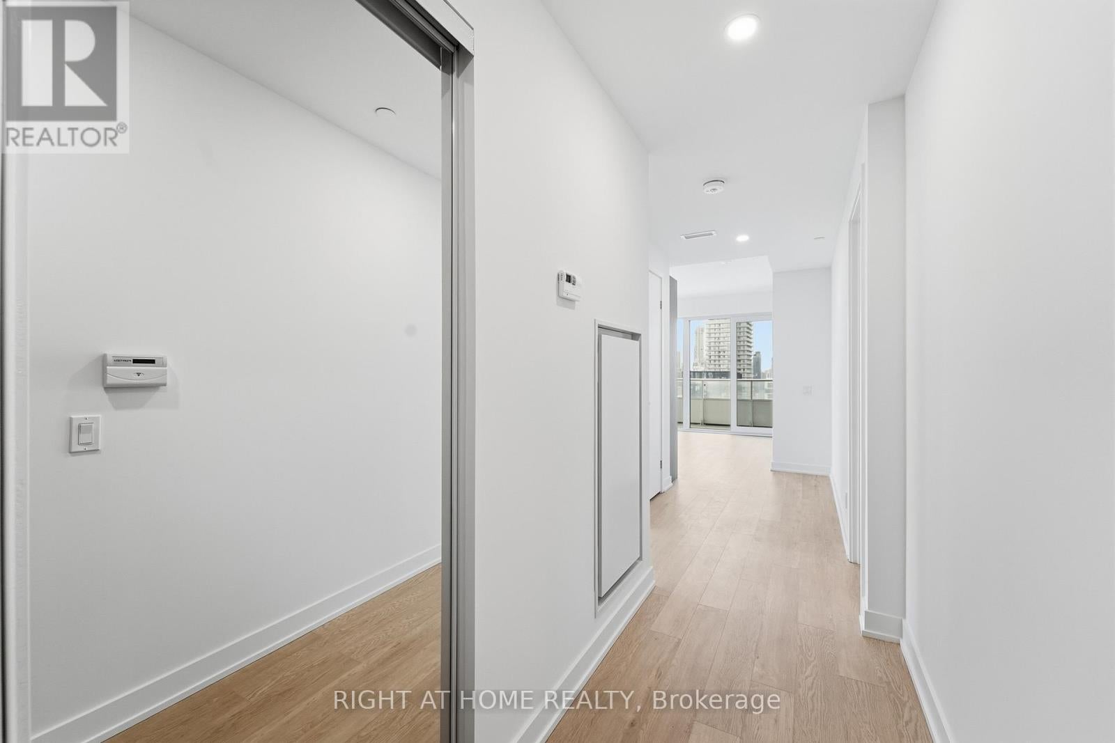 4711 - 88 QUEEN STREET E