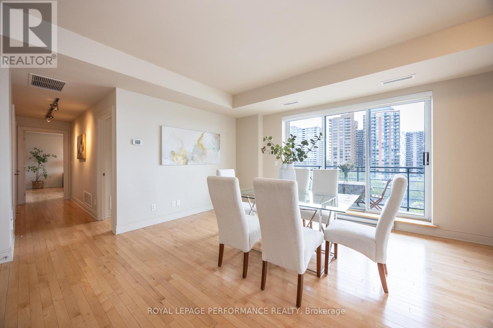 1006 - 95 BRONSON AVENUE