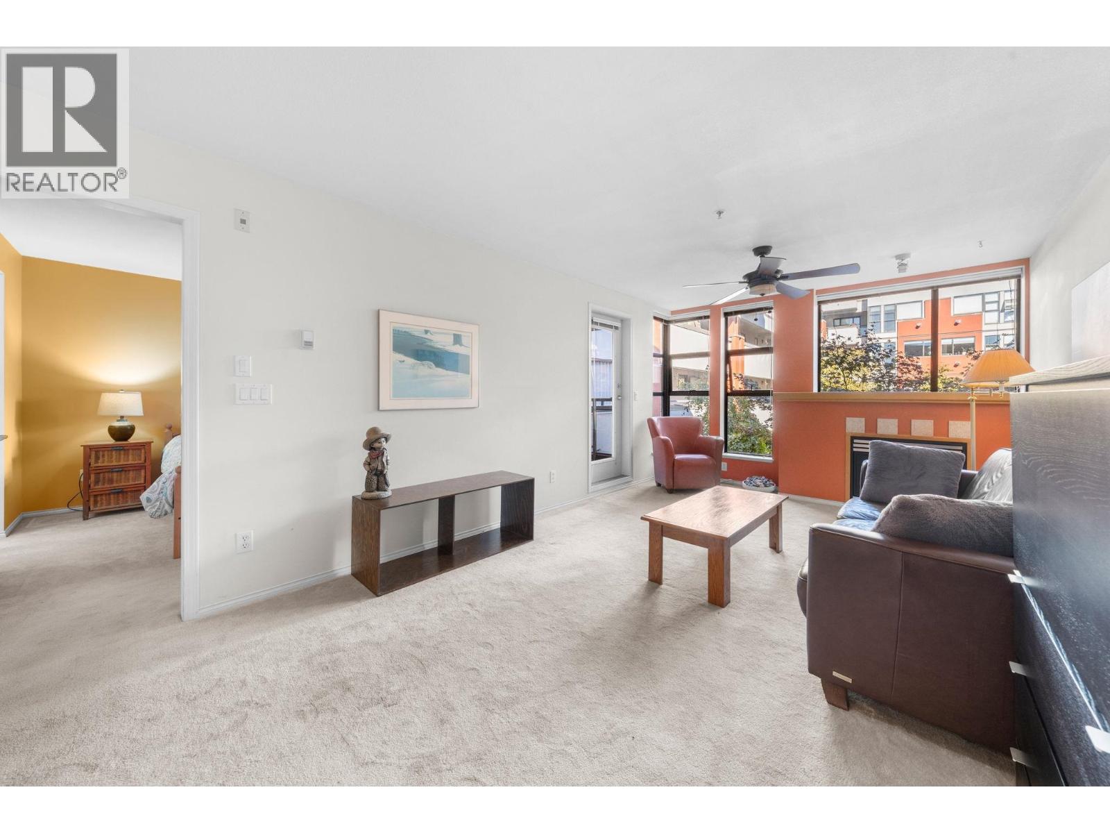 405 305 LONSDALE AVENUE