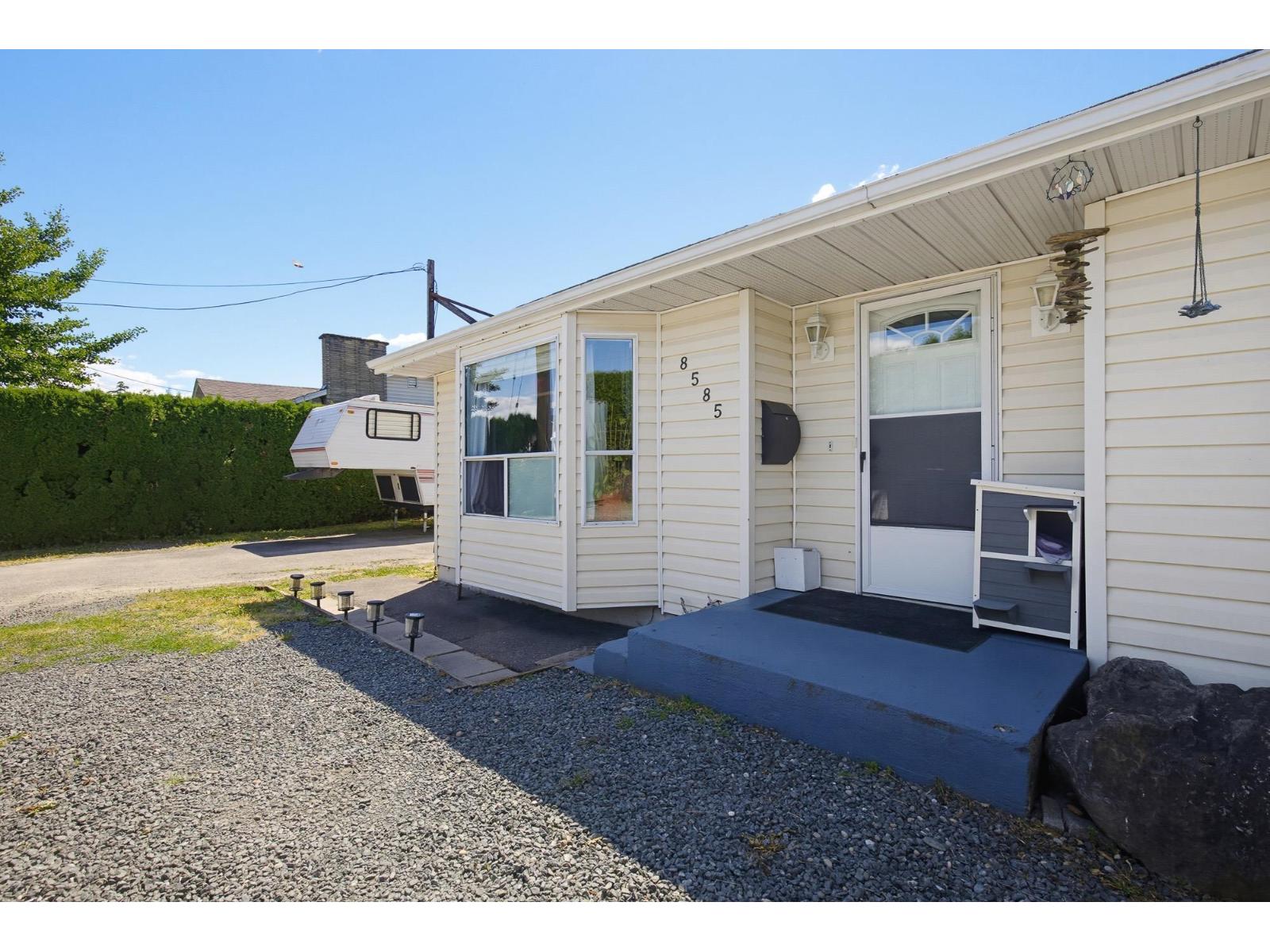 8585 BROADWAY STREET|Chilliwack Proper South