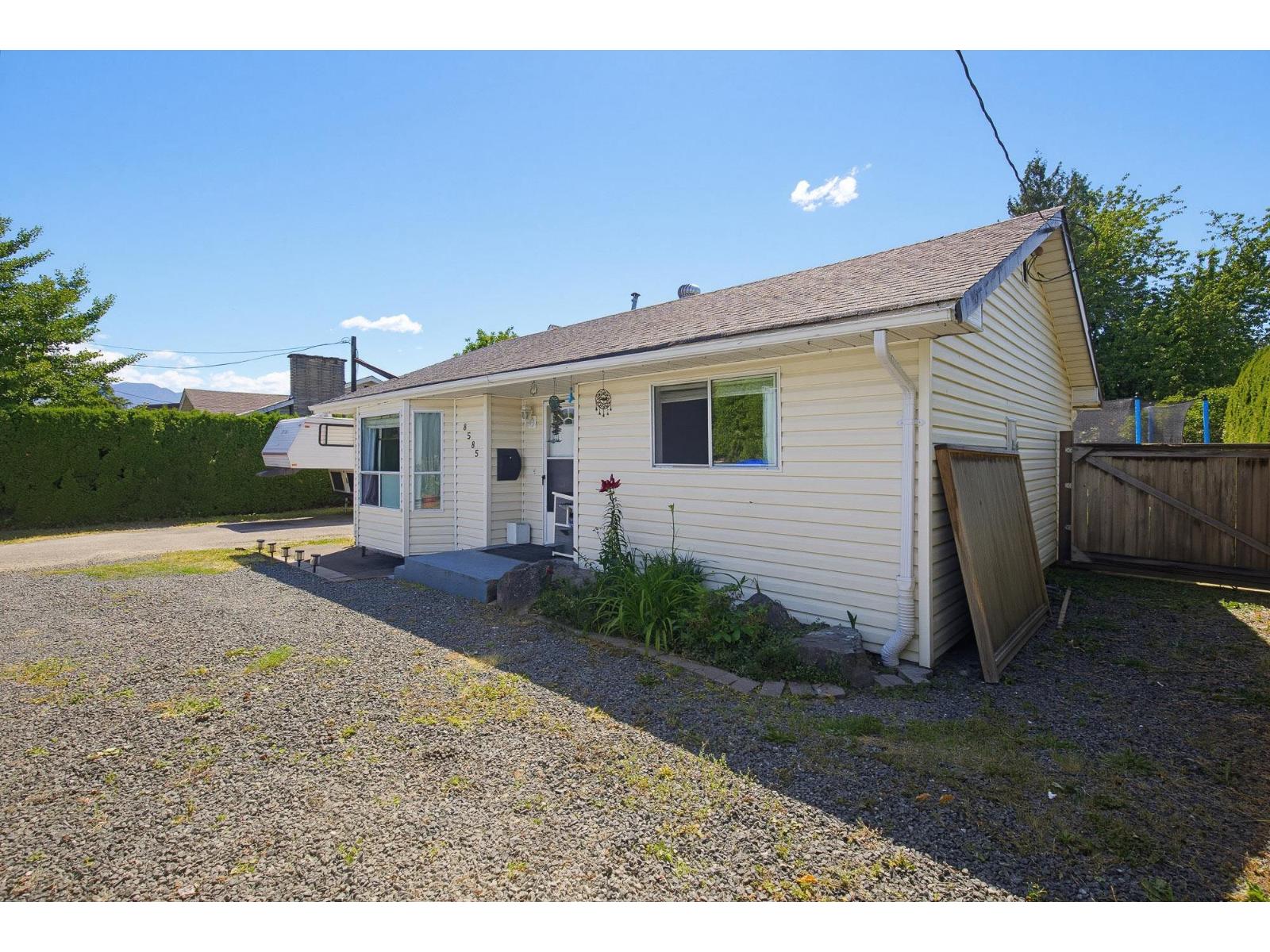 8585 BROADWAY STREET|Chilliwack Proper South