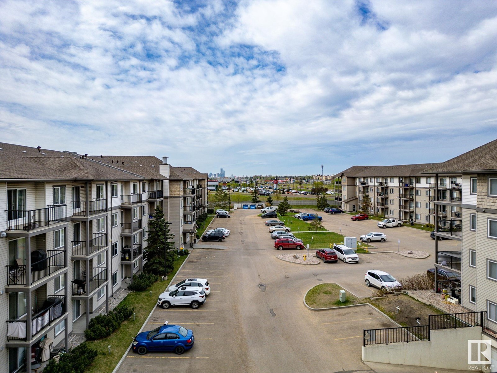 #407 309 CLAREVIEW STATION DR NW