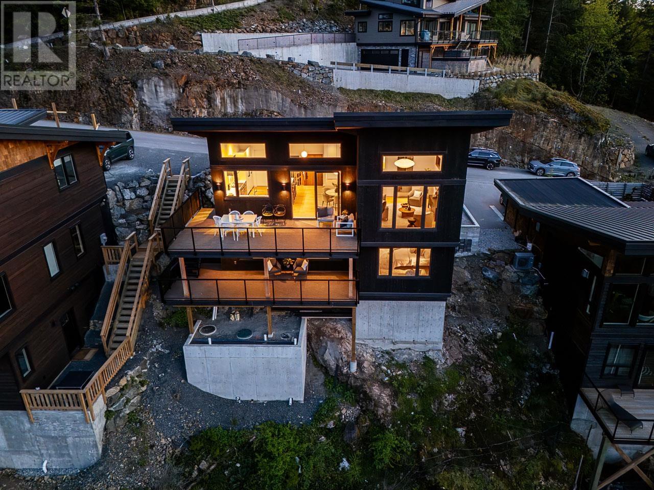 885 RIVENDELL DRIVE