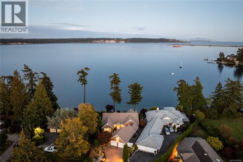 2555 Newman Rd Central Saanich BC V8M1V1