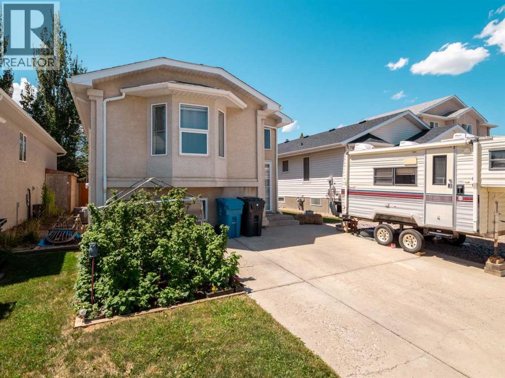 76 Blackfoot Crescent W