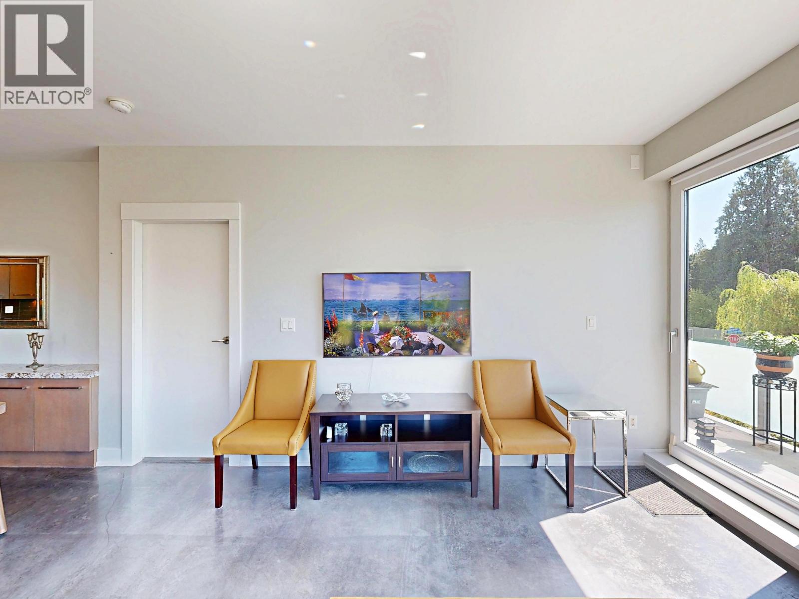 201 650 EVERGREEN PLACE