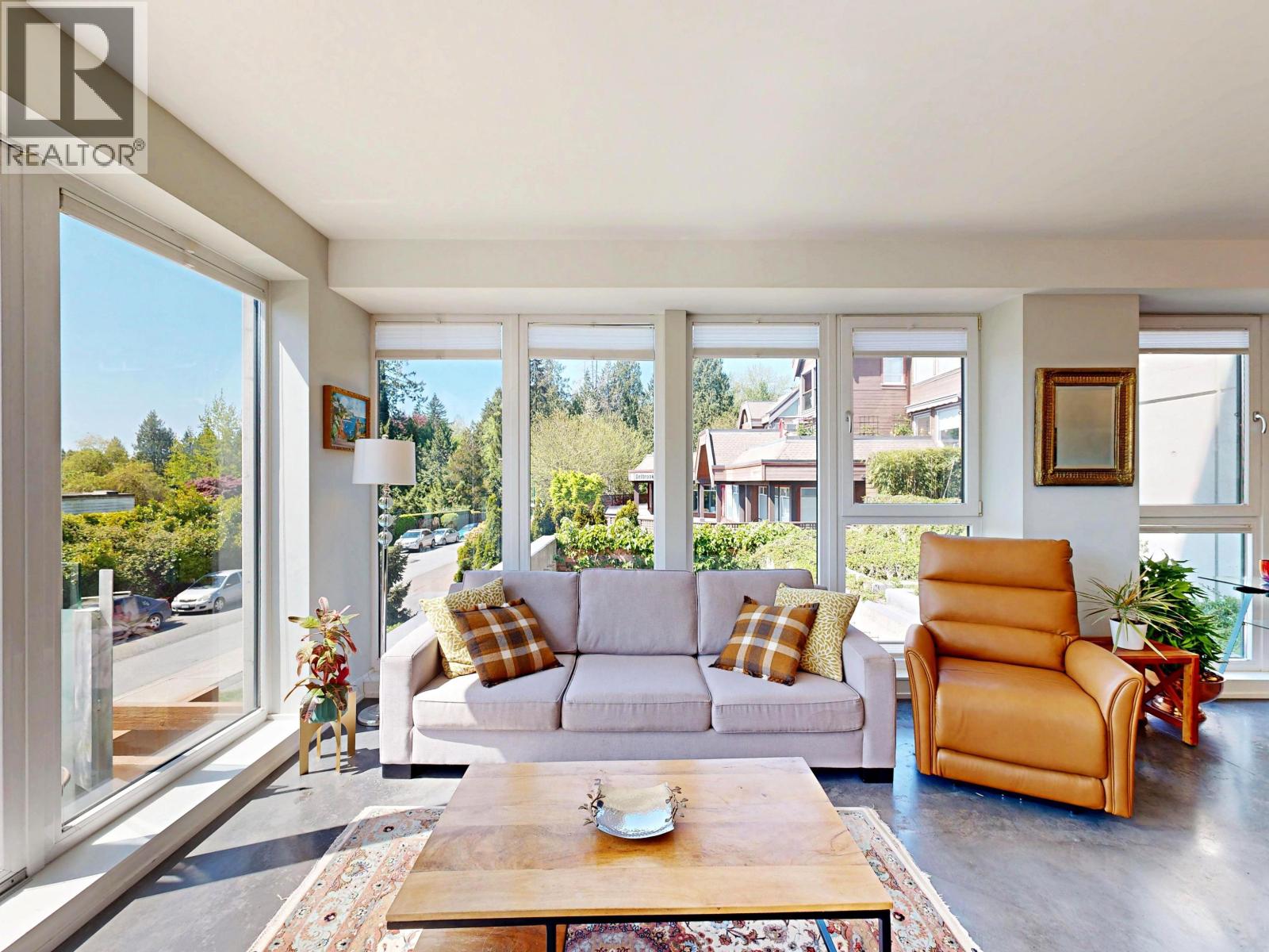 201 650 EVERGREEN PLACE