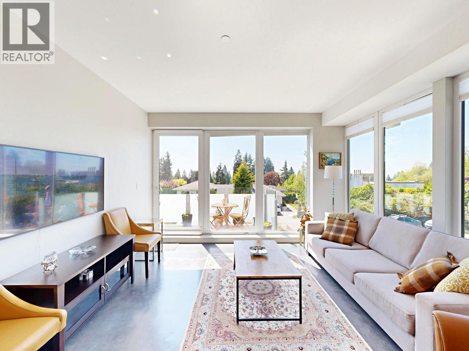 201 650 EVERGREEN PLACE