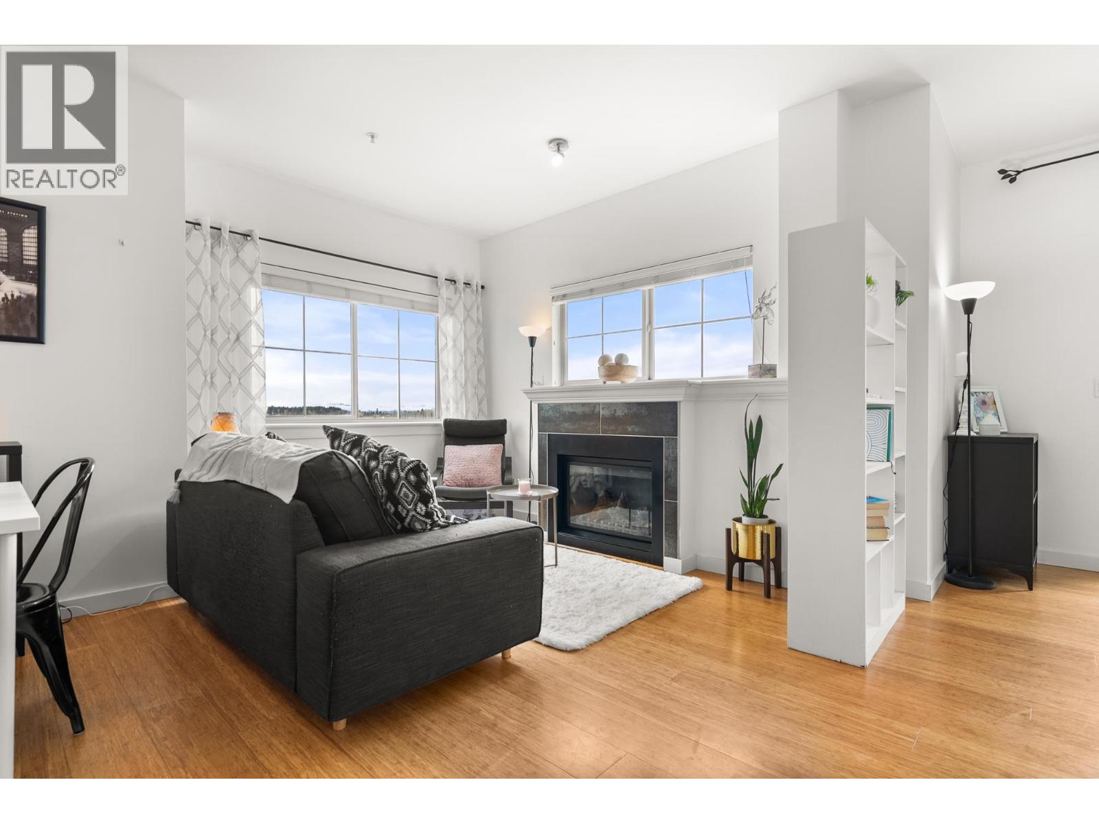 202 6233 LONDON ROAD