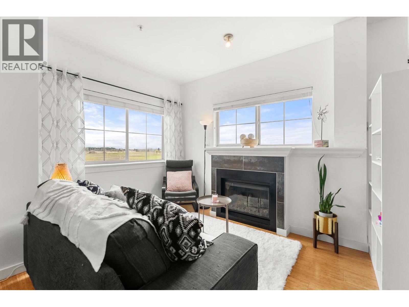 202 6233 LONDON ROAD