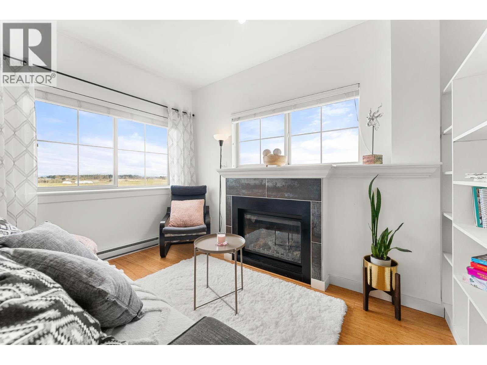 202 6233 LONDON ROAD