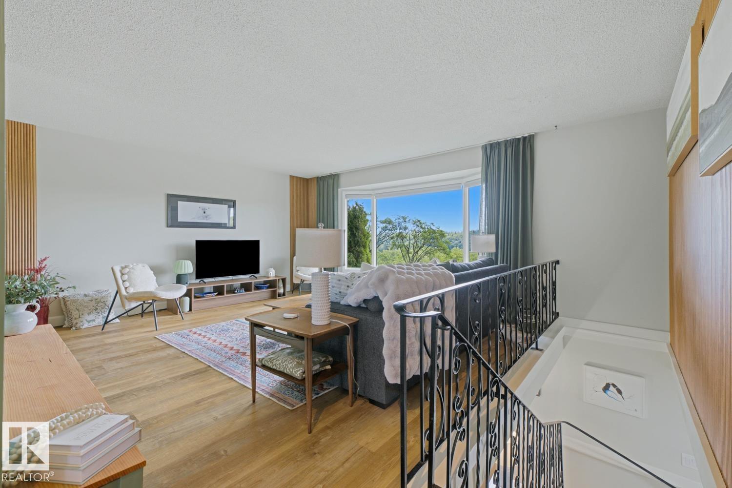 3504 102 AV NW