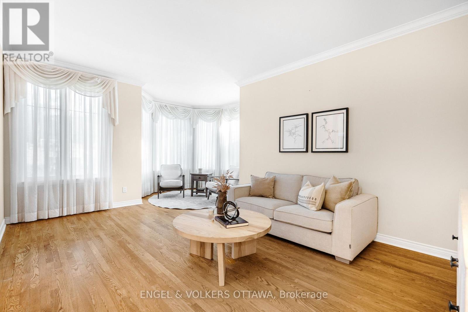 5 CASSONE COURT