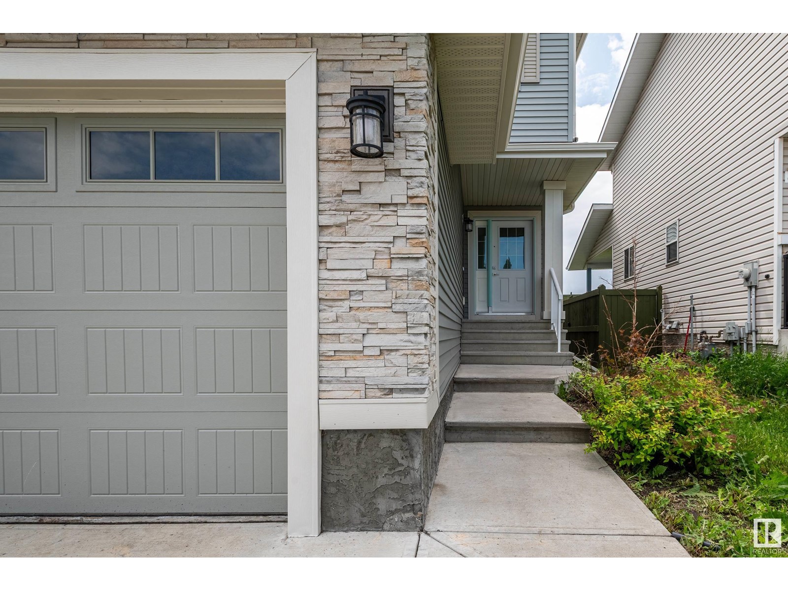 4523 126 AV NW