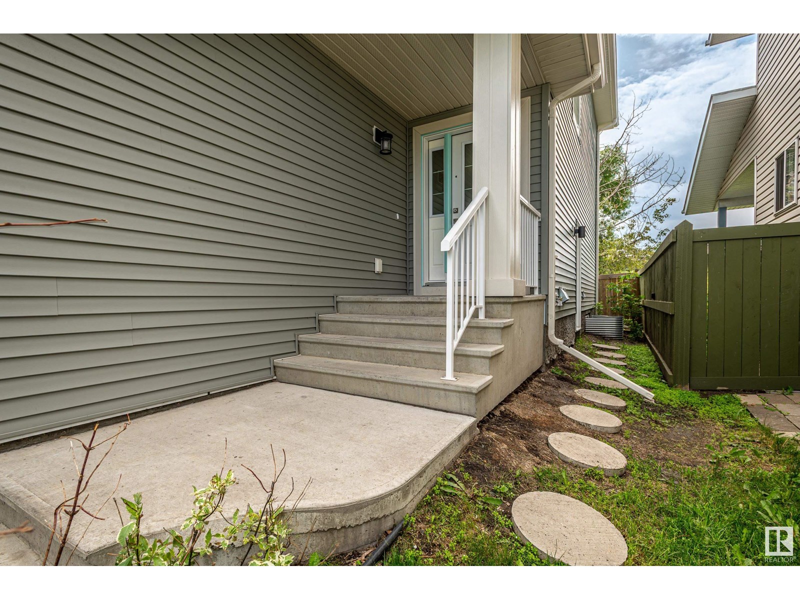 4523 126 AV NW