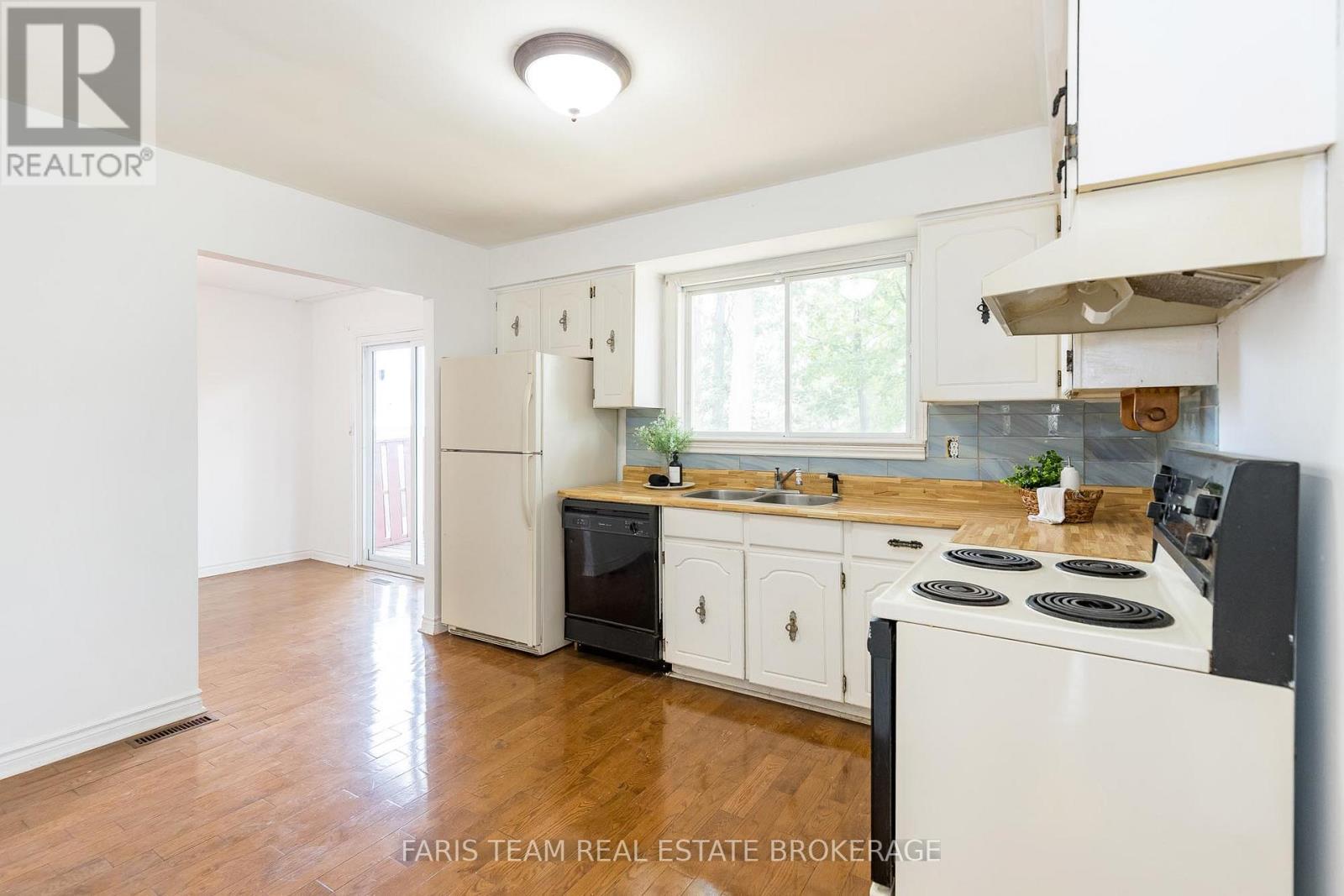41 FARMINGDALE CRESCENT